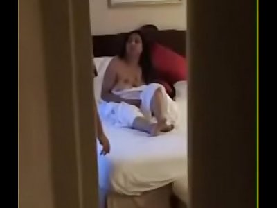 Desi Wife Flashing Boobs to Room Service Guy